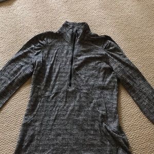 Black&White lulu quarter zip!